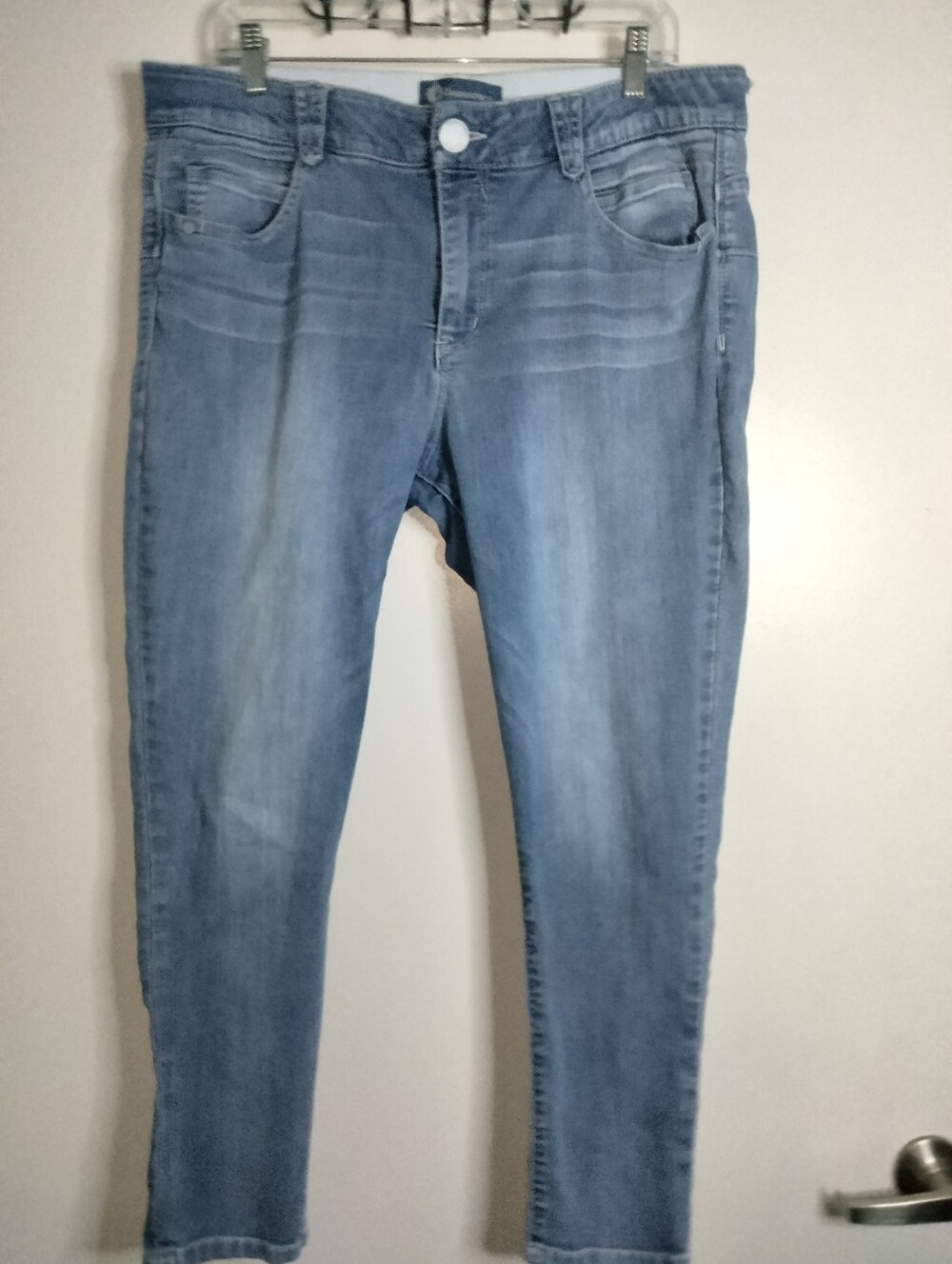 Democracy (Size 16) Light Blue Wash Stretch Ab Solution Ankle Crop Denim Jeans
